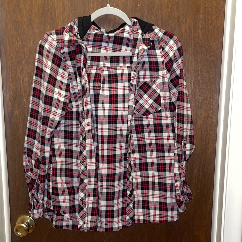 Bajee Collection junior’s size L black/red/white plaid flannel shirt with hood